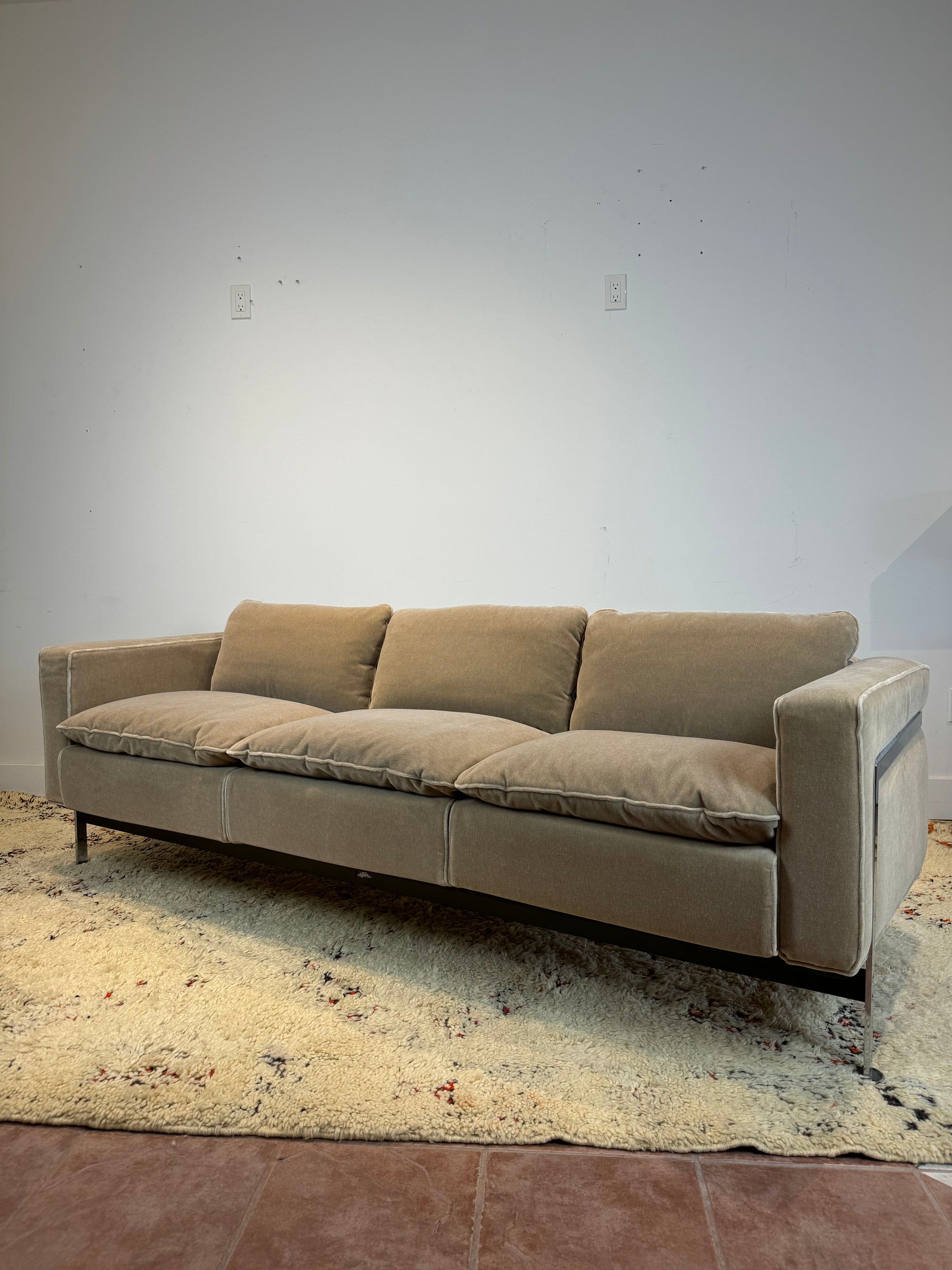 Robert Haussmann RH-302 "Lucerne" Sofa in Mohair