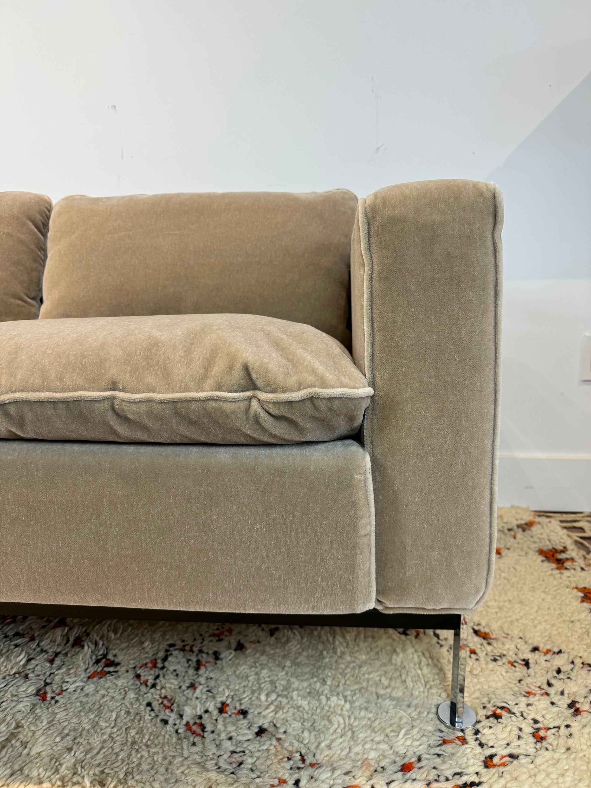 Robert Haussmann RH-302 "Lucerne" Sofa in Mohair