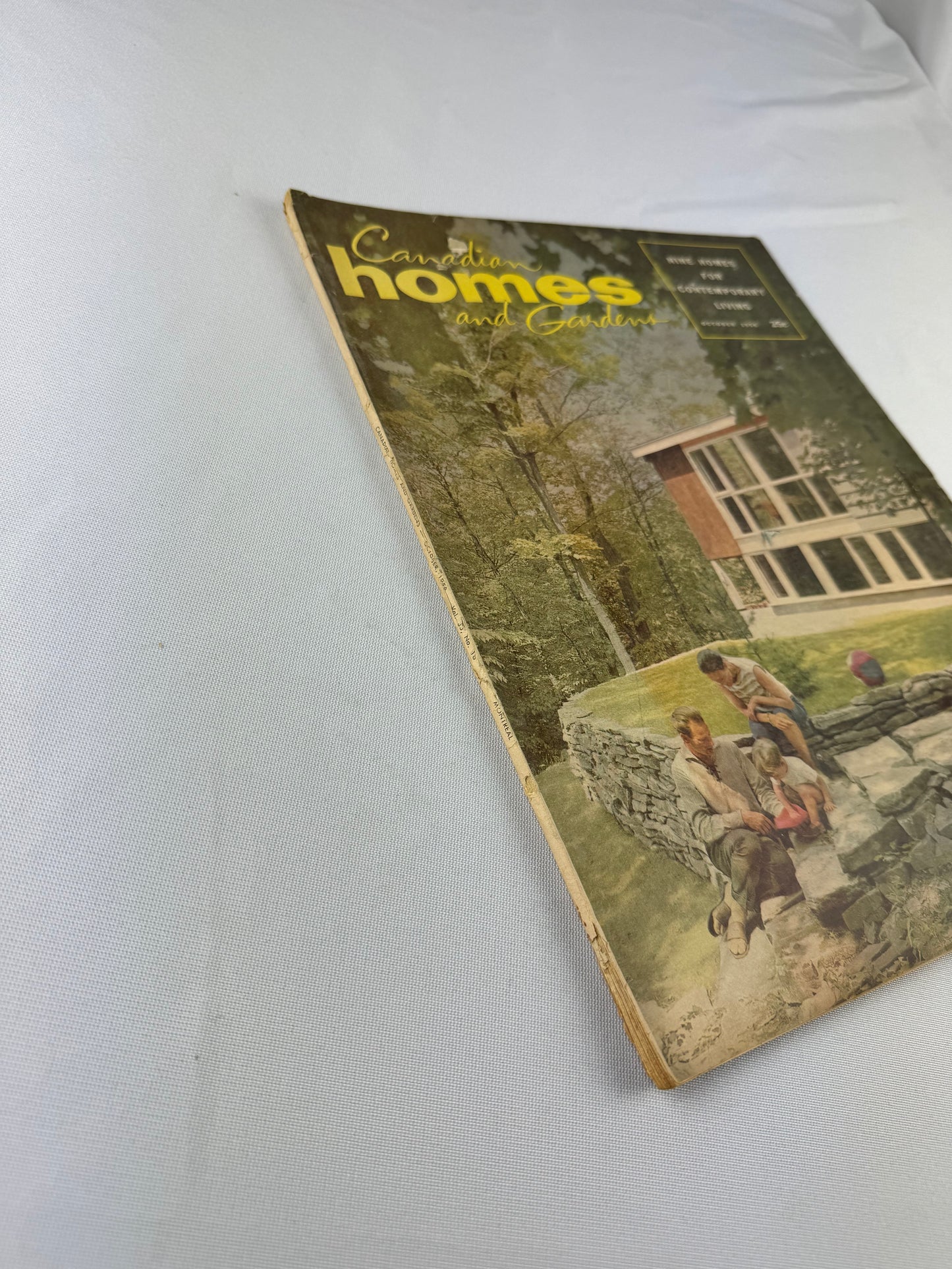 1958 Canadian Homes and Gardens Magazine October Issue
