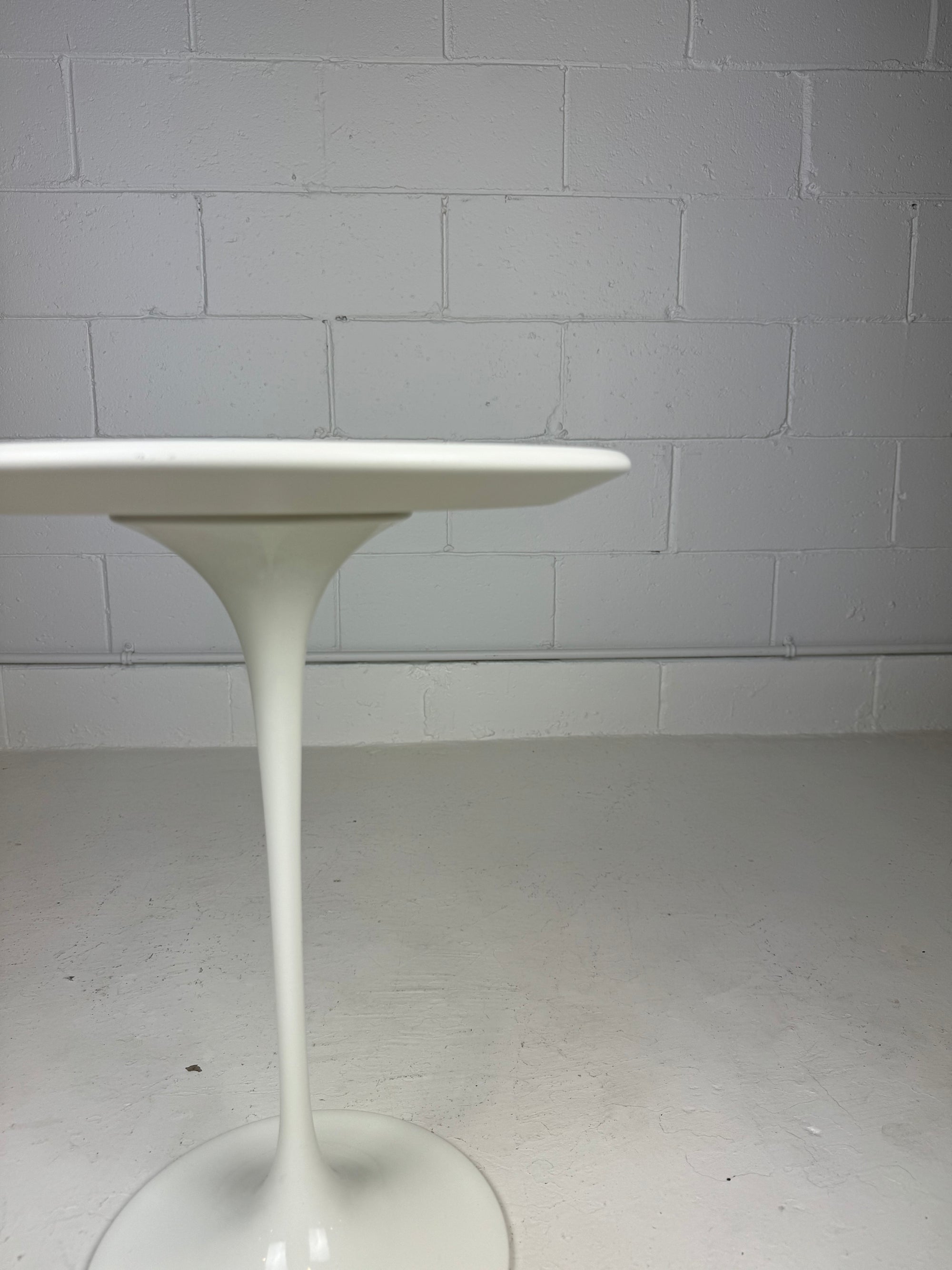 Knoll Saarinen Tulip Side Table 16"