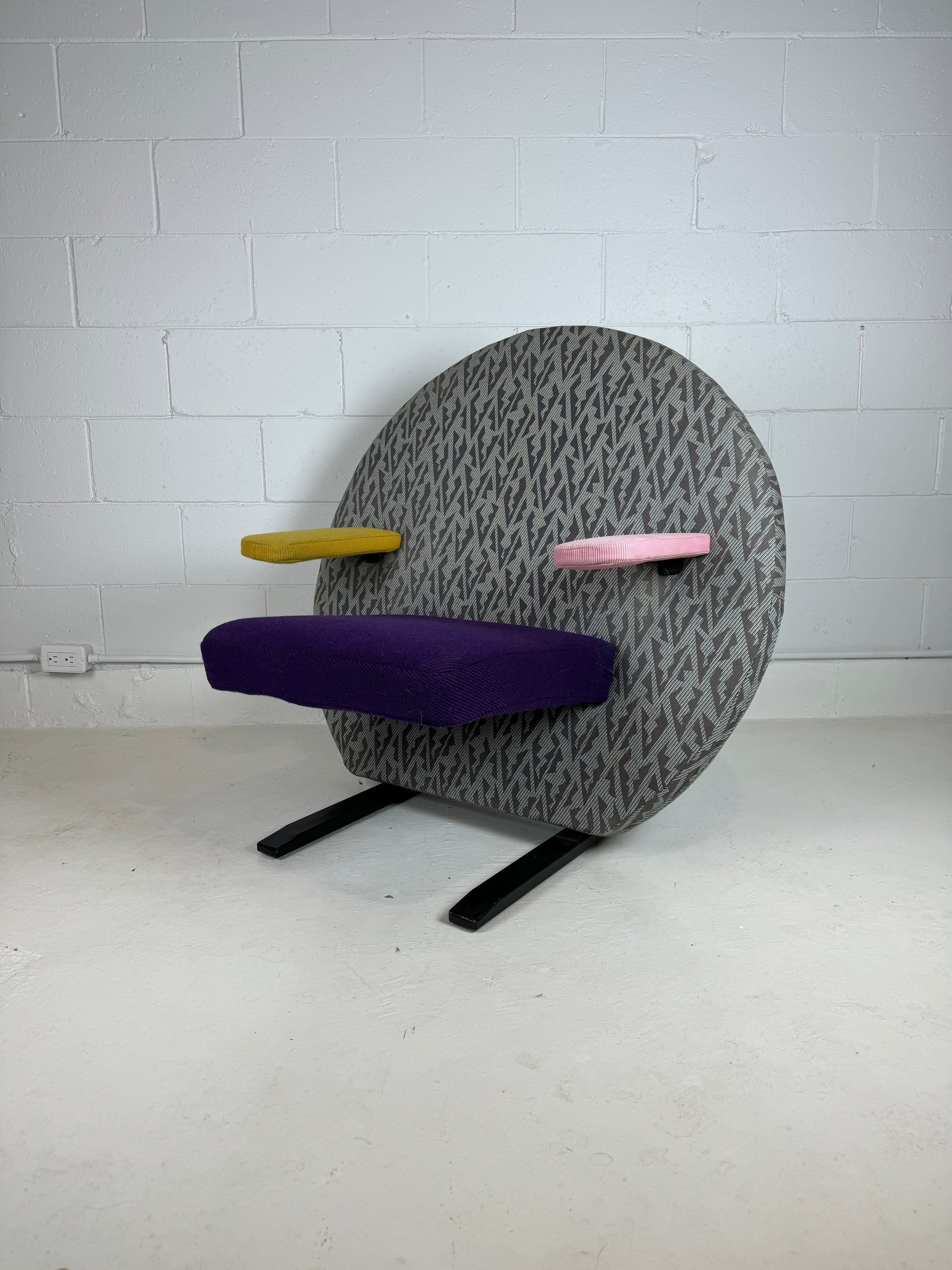 Stefan Siwinski 90's Prototype Chair Round Memphis Style