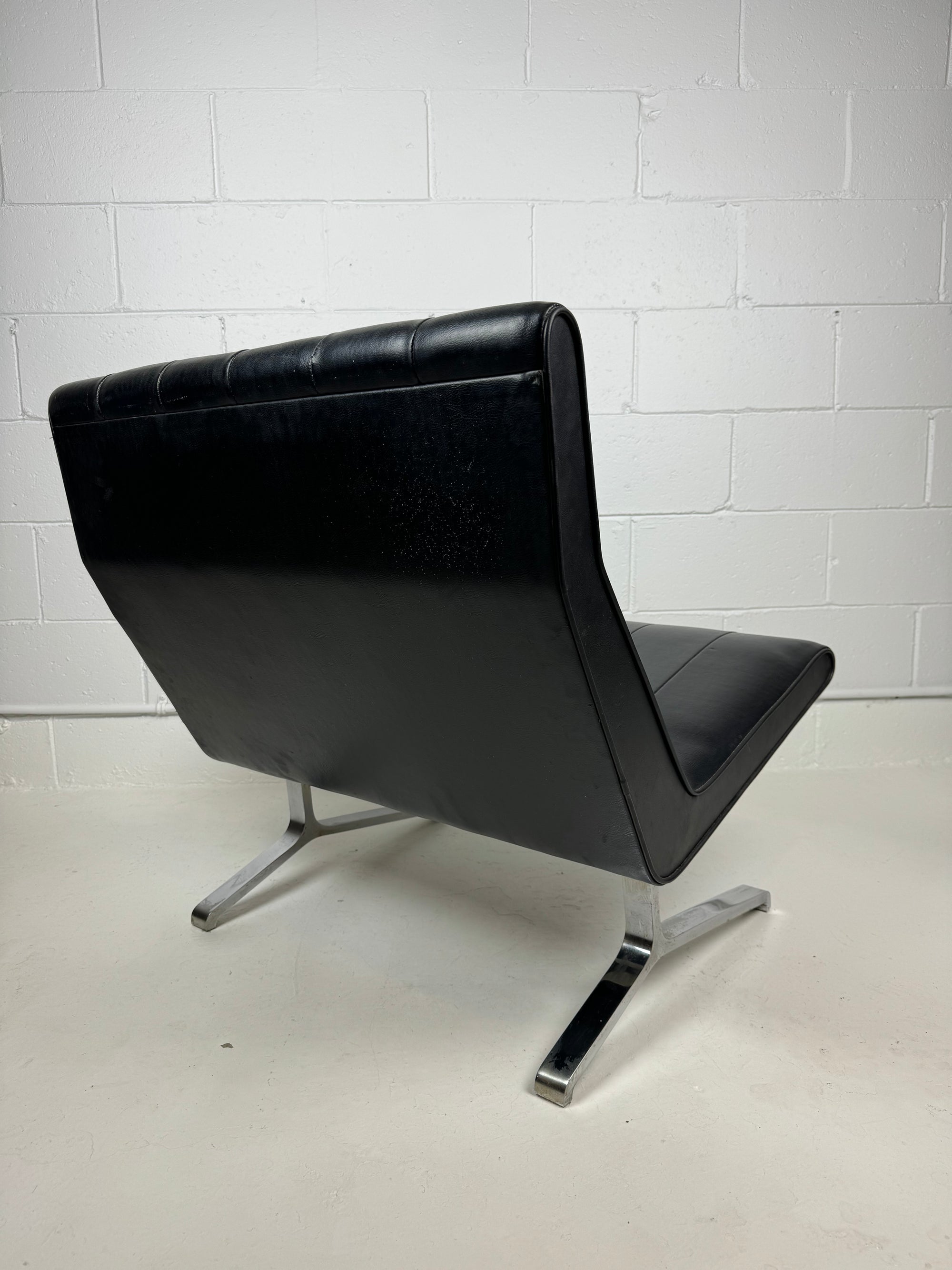 1964 Pearson International Airport Lounge Chair by Stefan Siwinski