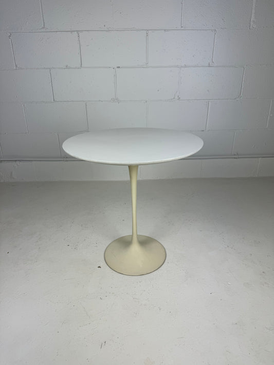 Knoll Saarinen Tulip Side Table 20" - faded base