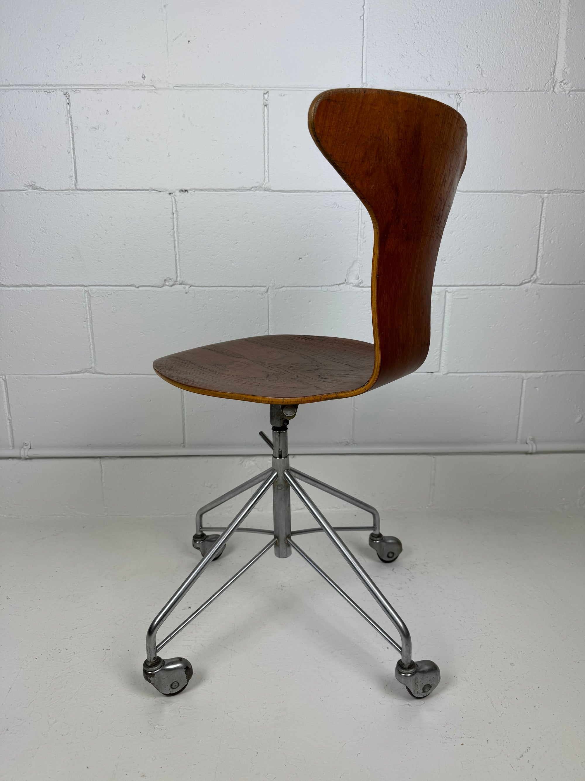 First Generation Arne Jacobsen Mosquito Task Chair for Fritz Hansen