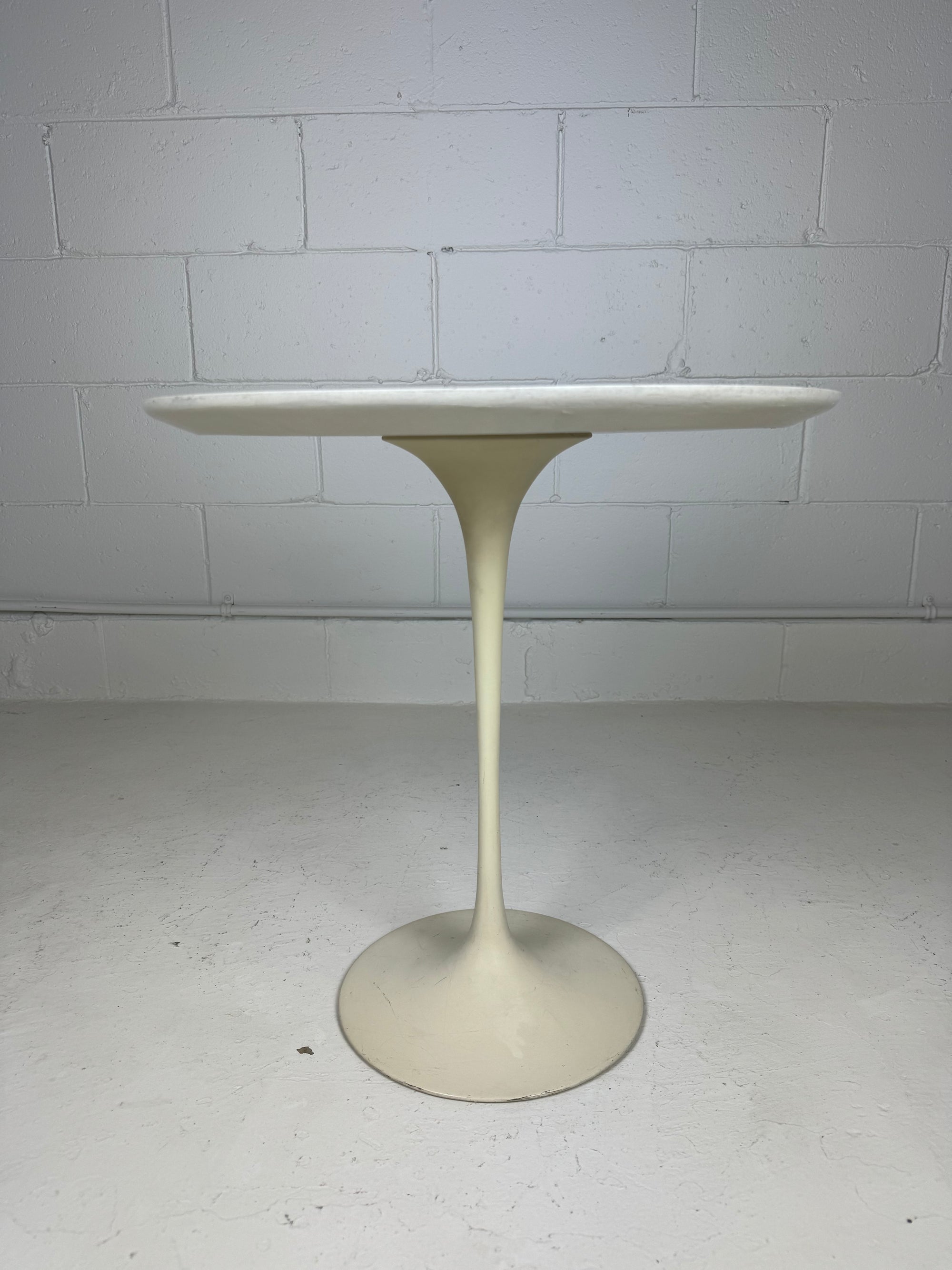 Knoll Saarinen Tulip Side Table 20" - faded base