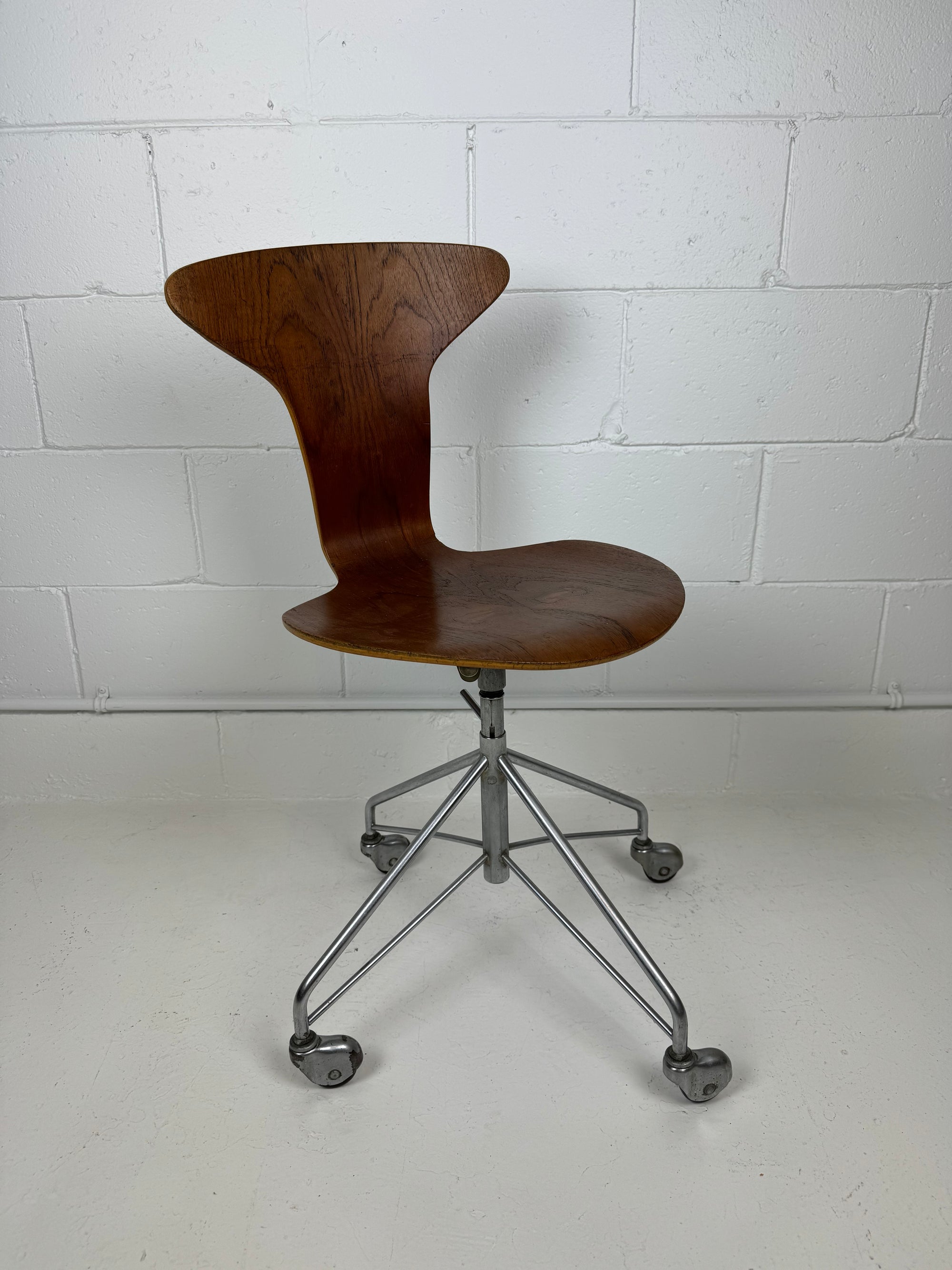 First Generation Arne Jacobsen Mosquito Task Chair for Fritz Hansen