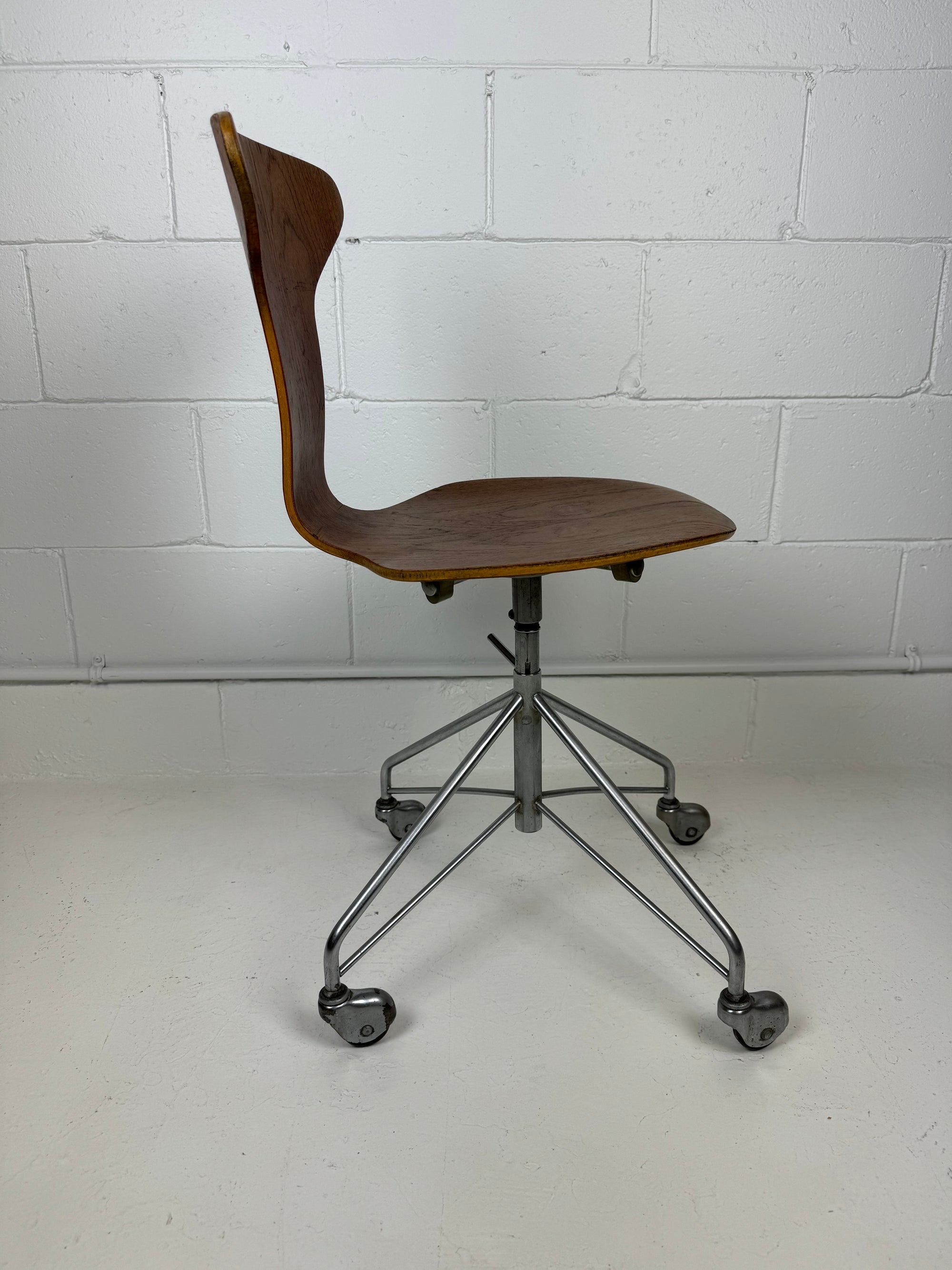 First Generation Arne Jacobsen Mosquito Task Chair for Fritz Hansen