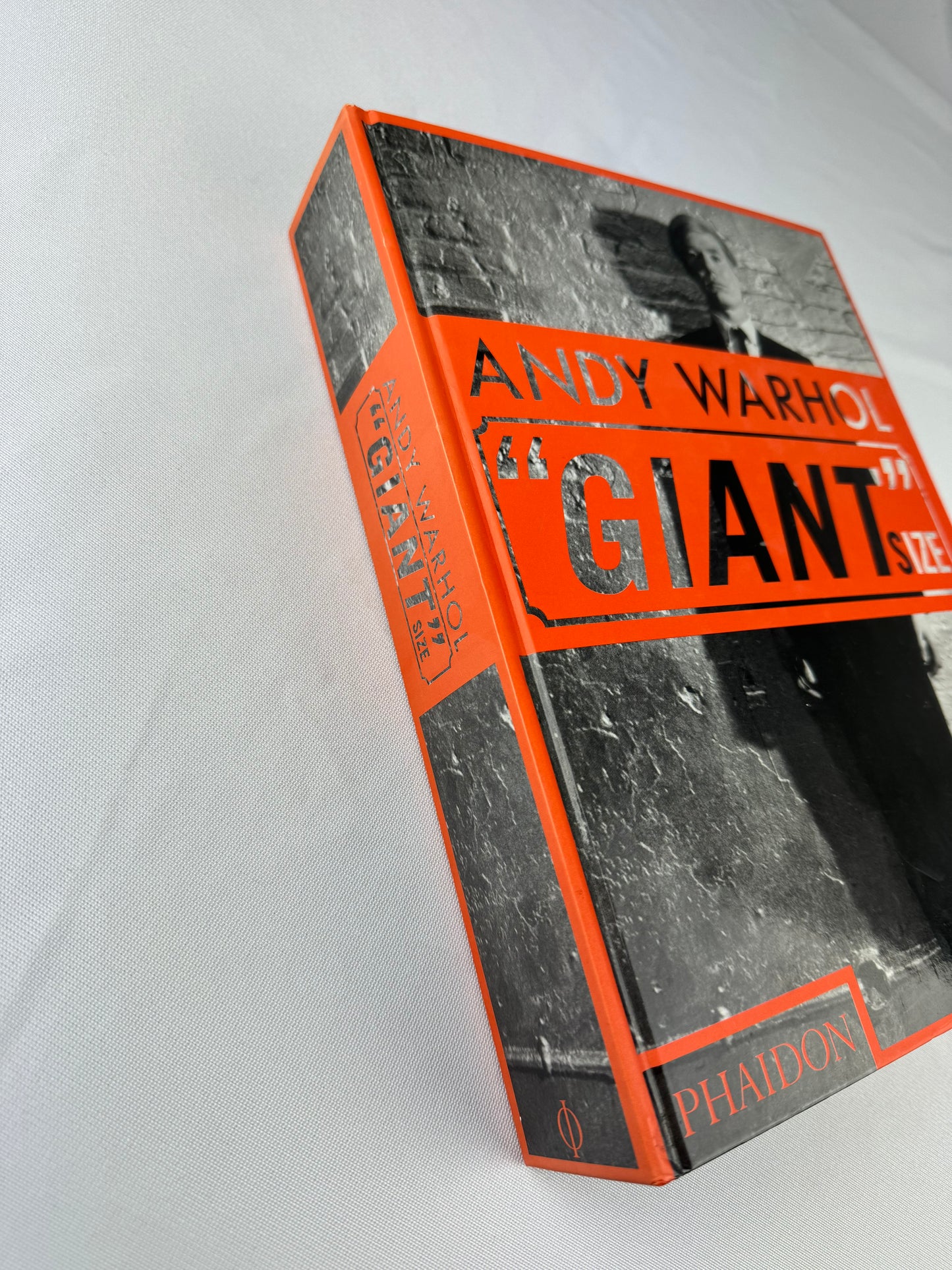 Andy-Warhol-Giant-Size