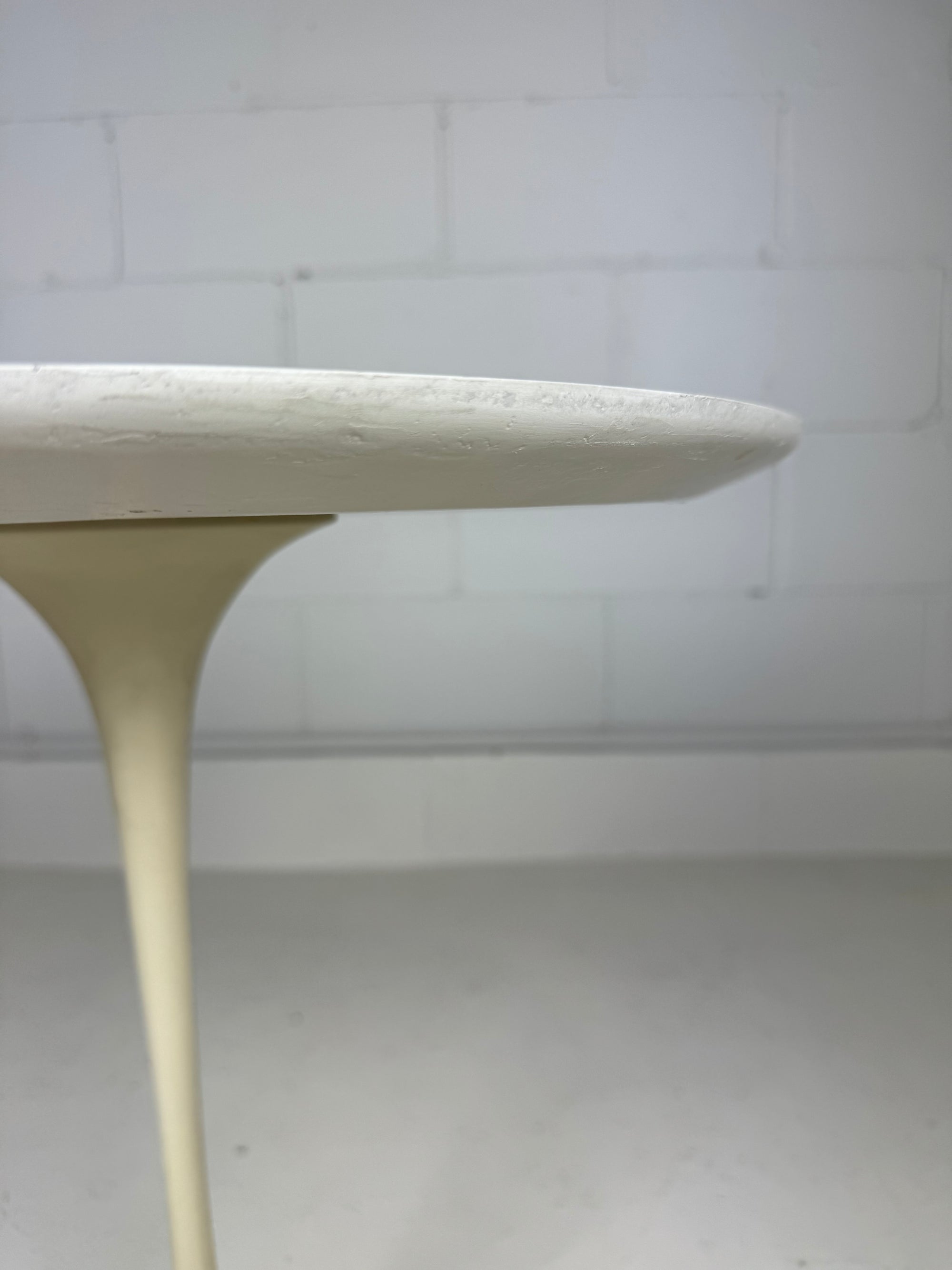 Knoll Saarinen Tulip Side Table 20" - faded base