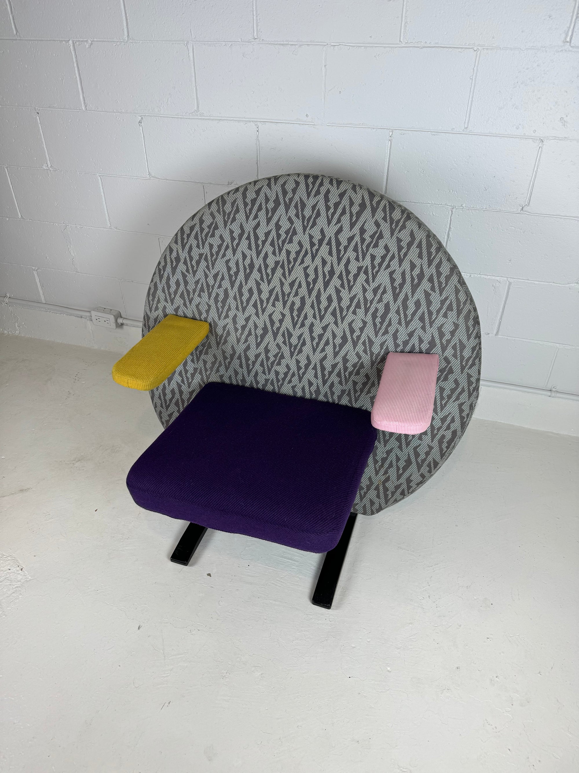 Stefan Siwinski 90's Prototype Chair Round Memphis Style