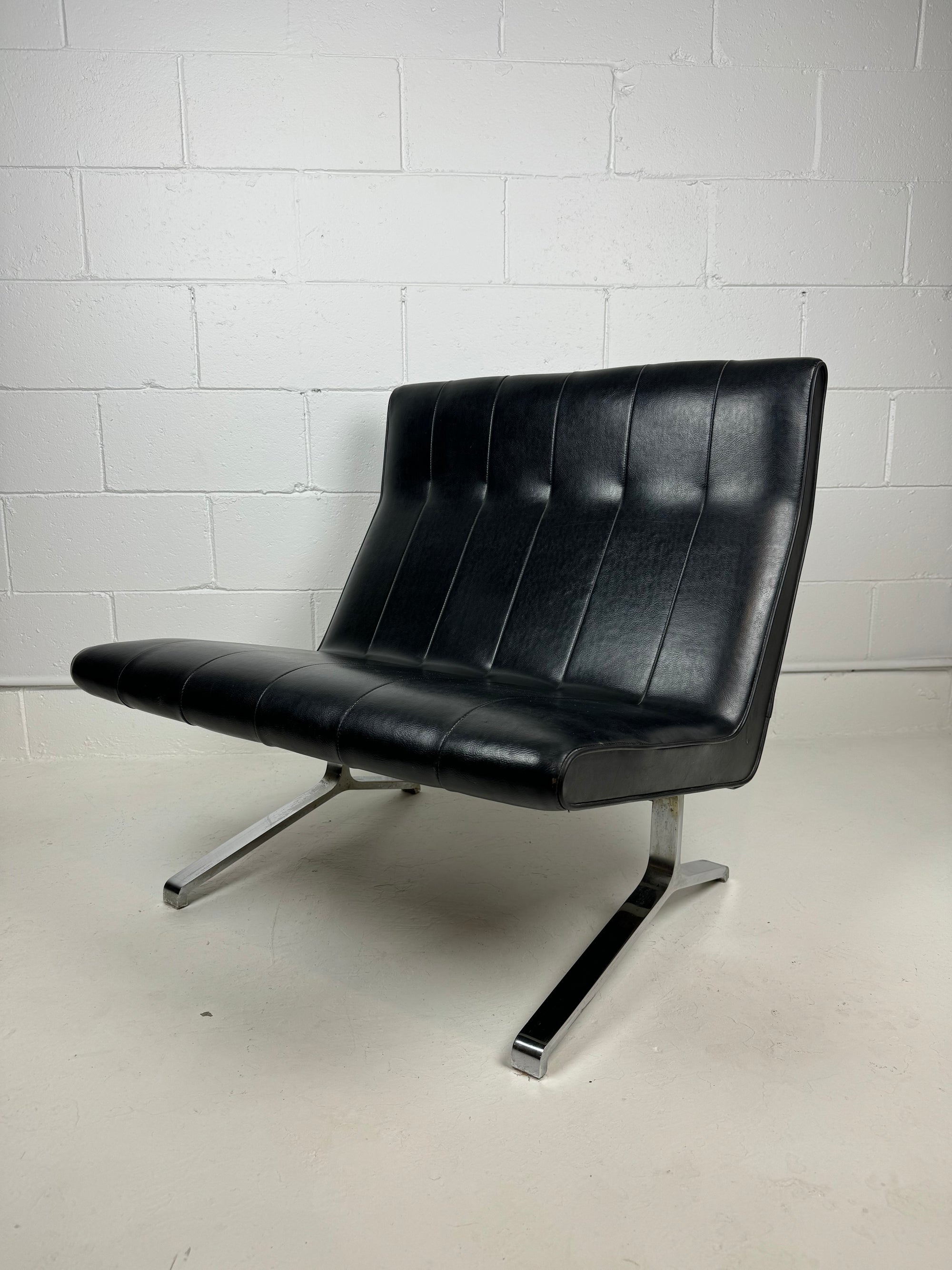 1964 Pearson International Airport Lounge Chair by Stefan Siwinski