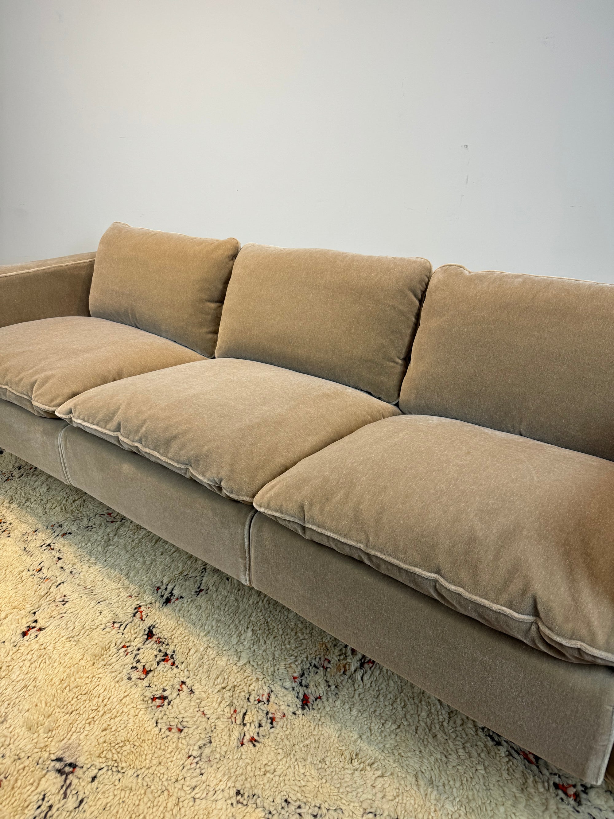 Robert Haussmann RH-302 "Lucerne" Sofa in Mohair