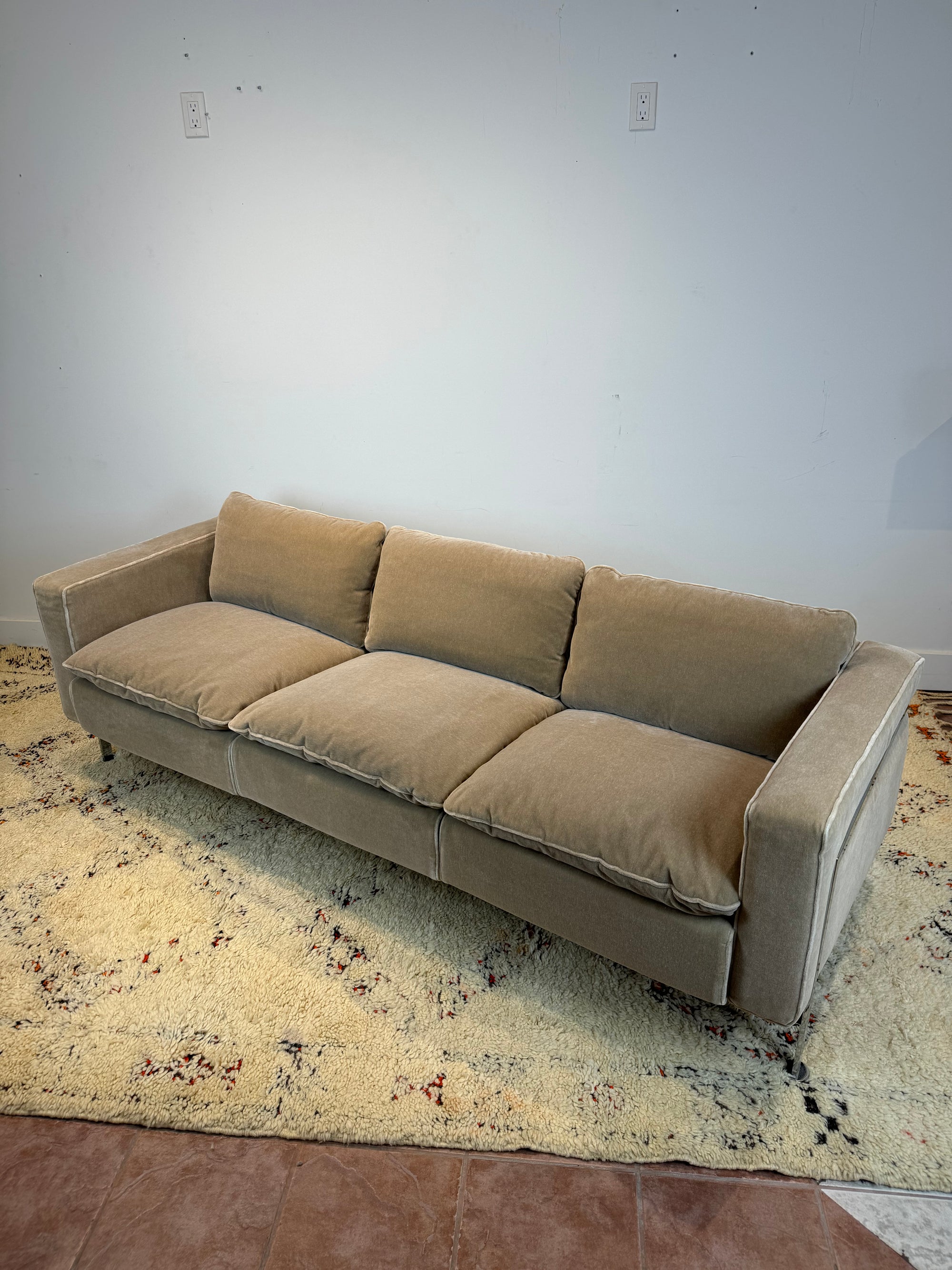 Robert Haussmann RH-302 "Lucerne" Sofa in Mohair