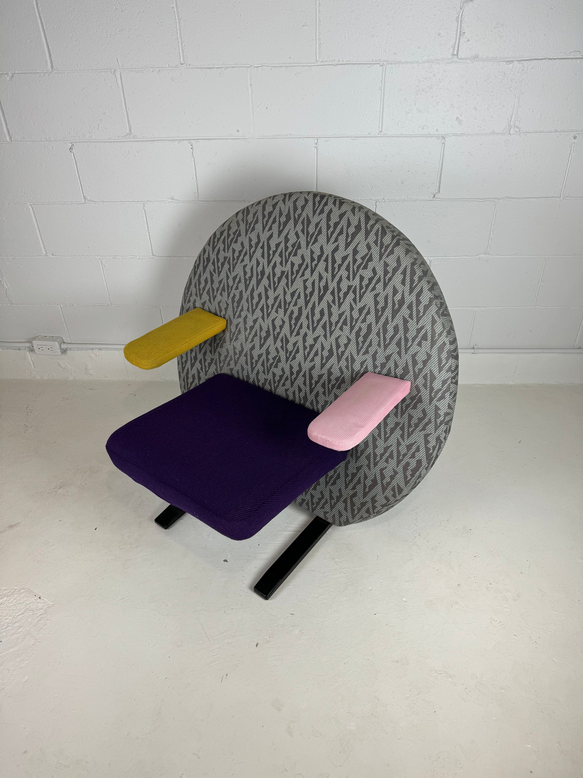 Stefan Siwinski 90's Prototype Chair Round Memphis Style