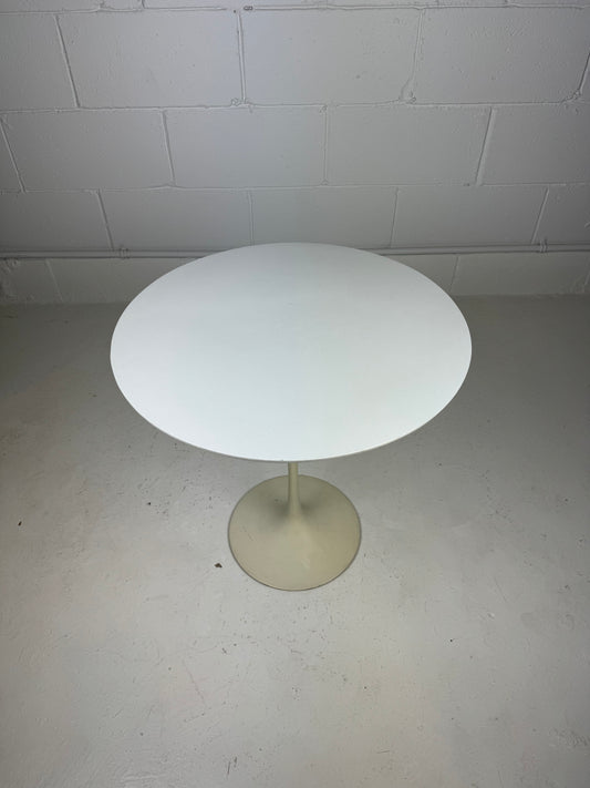 Knoll Saarinen Tulip Side Table 20" - faded base