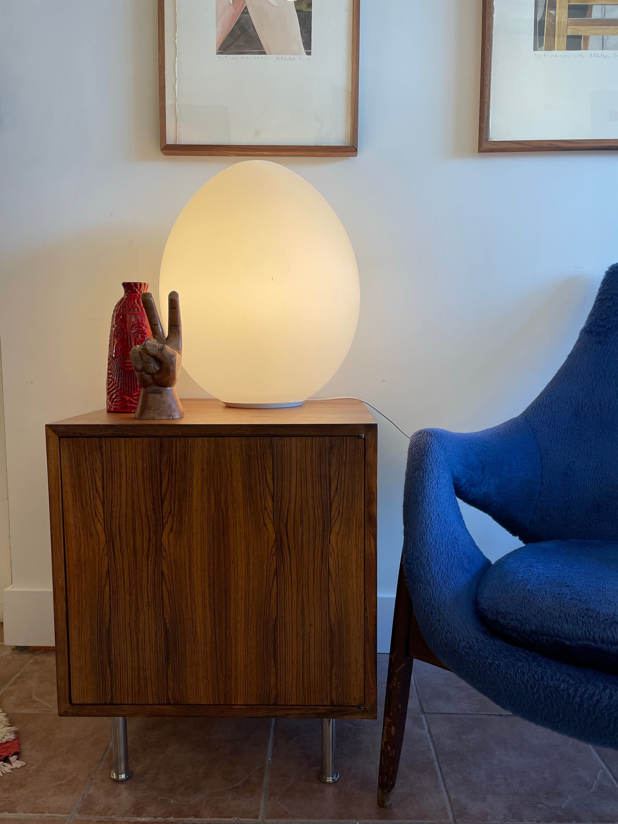 Laurel Opaline Egg Lamp