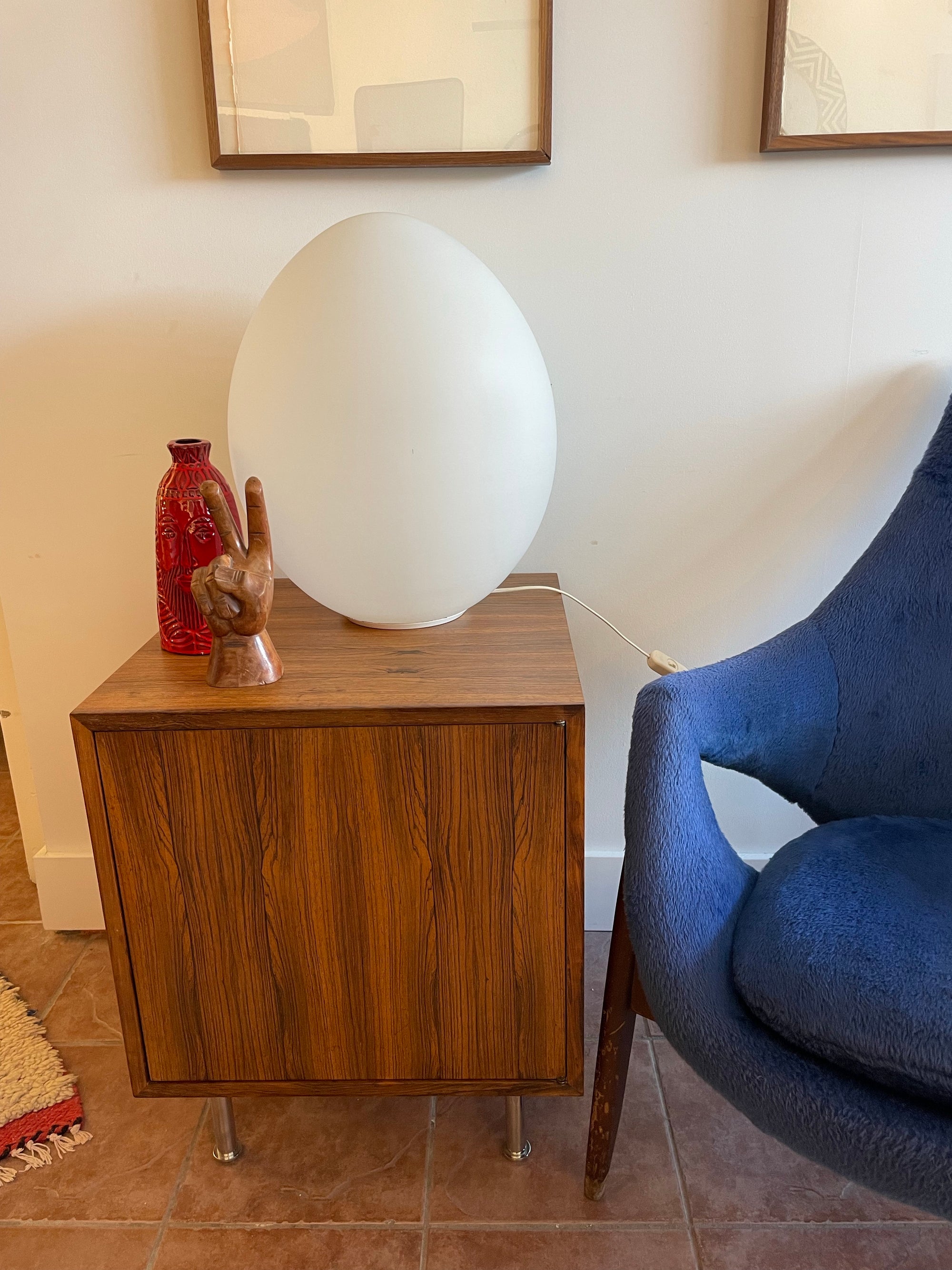 Laurel Opaline Egg Lamp