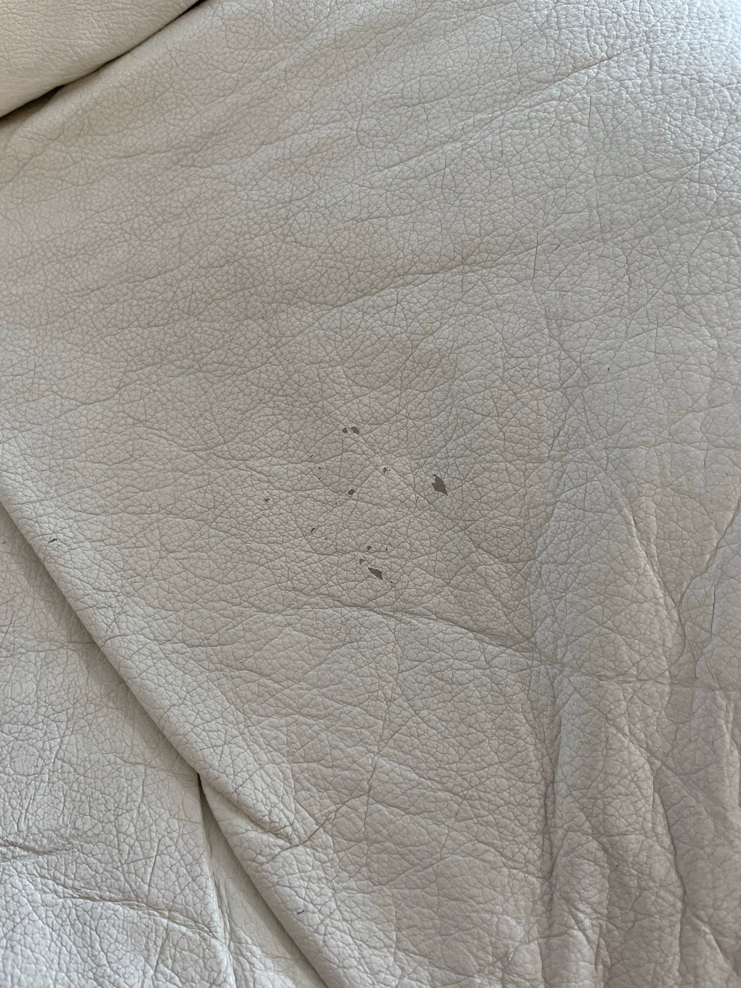 Pomo White Leather Sofa